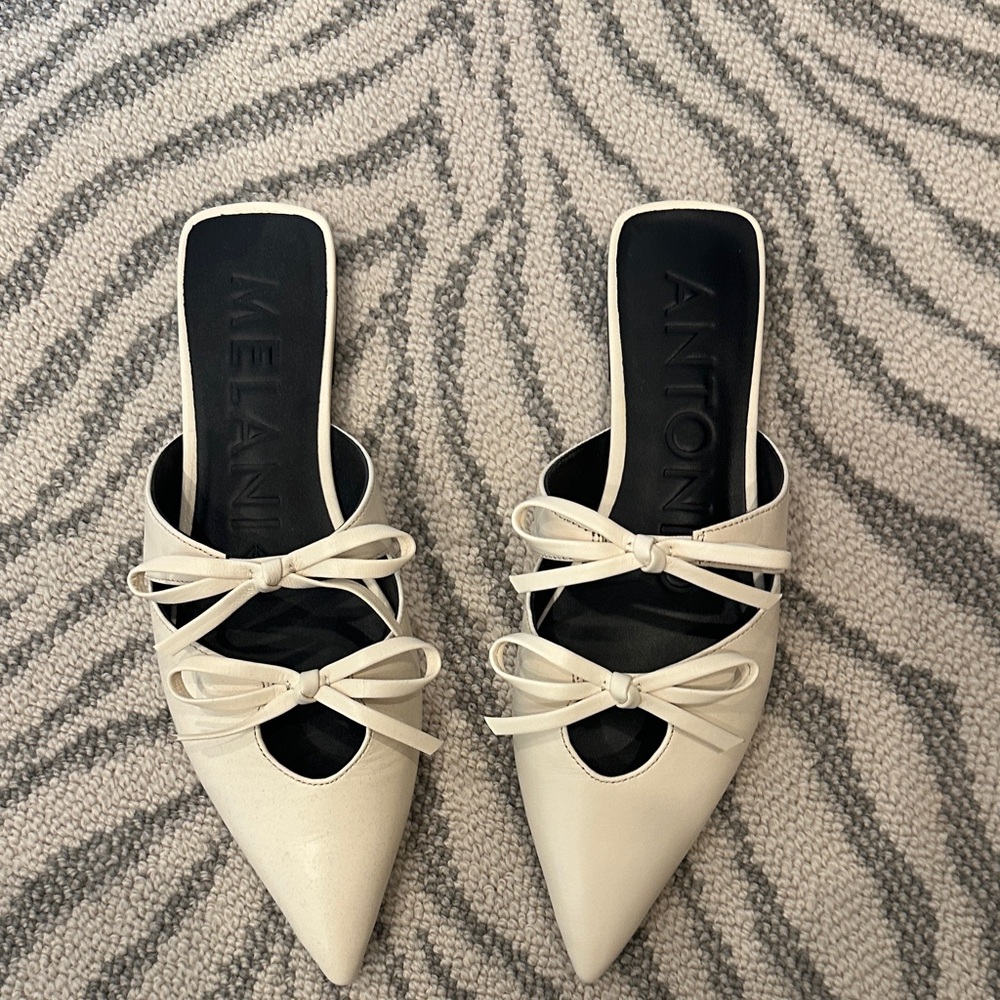 ANTONIO MELANI Cream Bow Mules